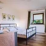 Relaxing Getaway - Newly Renovated Prázdninový dům Chrastice