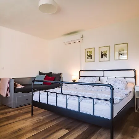 بيت للعطل Relaxing Getaway - Newly Renovated Chrastice