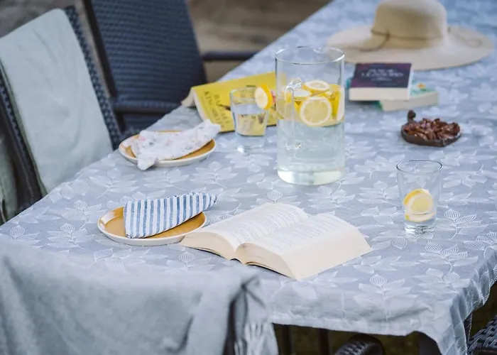 Relaxing Getaway - Newly Renovated Prázdninový dům Chrastice